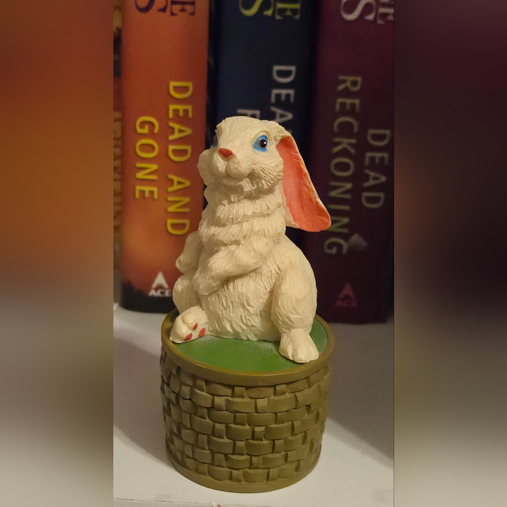 Vintage Avon Bunny Trinket Box – Easter / Spring Decor